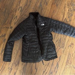 North Face puffer black jacket. Reversible. Kids size large(12/14).